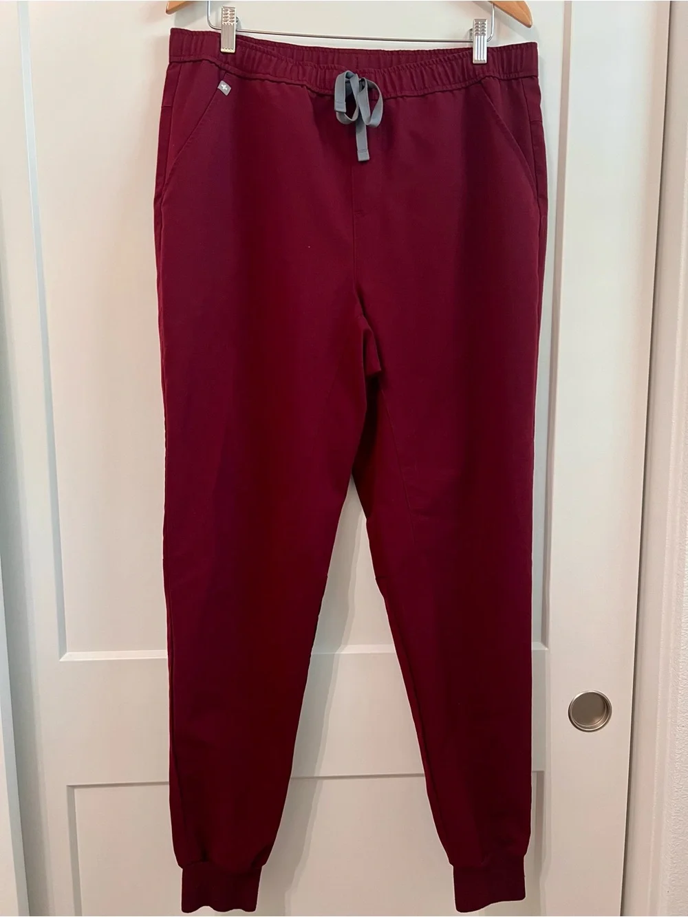Figs Men's Maroon Jogger Sweatpants